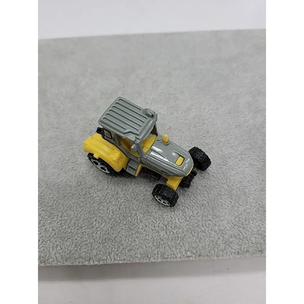 2006 Matchbox  Tractor  MB703 Yellow Toy
